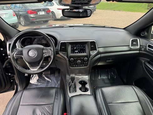 Used 2019 Jeep Grand Cherokee Laredo AWD/4WD image 32