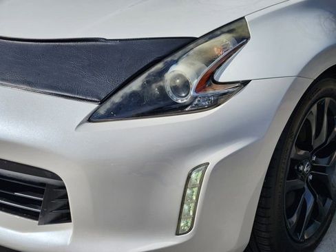 Used 2018 Nissan 370Z Roadster image 16