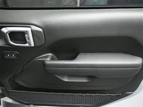 Used 2024 Jeep Wrangler Unlimited Rubicon w/ Technology Group image 22