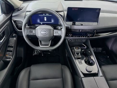 Certified 2025 Nissan Rogue SL image 4