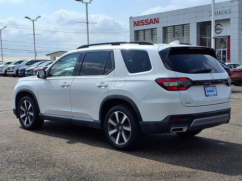 Used 2023 Honda Pilot Touring image 6