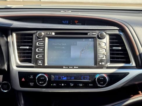 Used 2019 Toyota Highlander Limited Platinum AWD/4WD image 20