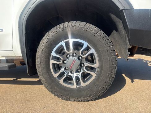 Used 2023 GMC Sierra 2500 SLT w/ SLT Premium Package image 14