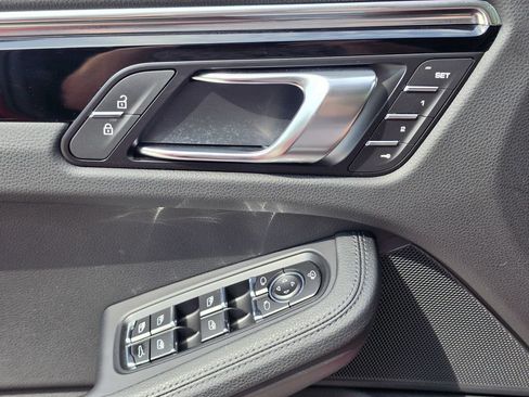 Used 2026 Porsche Macan AWD/4WD image 18