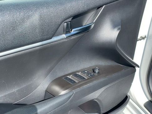 Used 2022 Toyota Camry LE FWD image 11