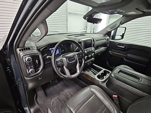 Used 2020 GMC Sierra 2500 Denali w/ Denali Ultimate Package image 11