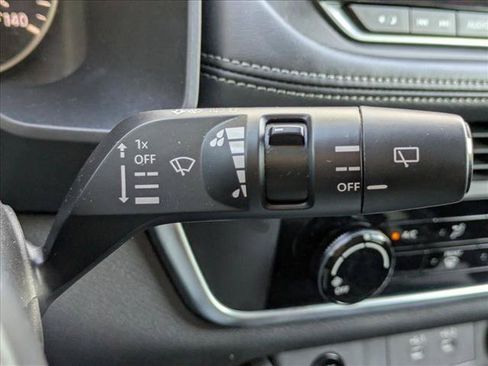 Used 2024 Nissan Rogue S FWD image 7