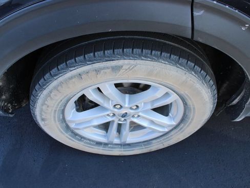 Used 2021 Ford Explorer XLT AWD/4WD image 4
