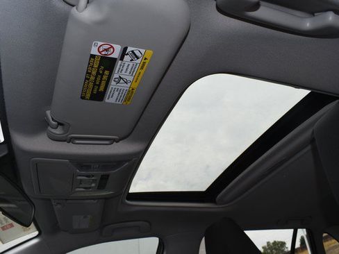 Used 2022 Toyota RAV4 XLE w/ Convenience Package FWD image 19