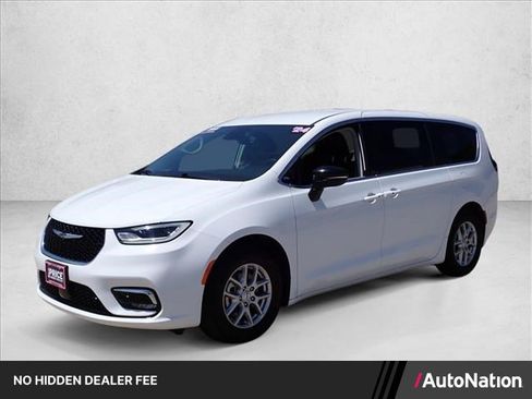 Used 2024 Chrysler Pacifica Touring-L FWD image 1