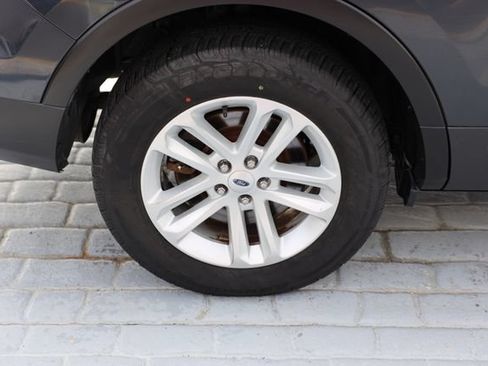 Used 2017 Ford Explorer XLT w/ Equipment Group 201A FWD image 48