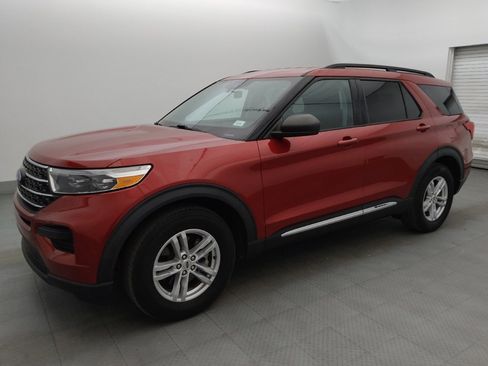 Used 2021 Ford Explorer XLT RWD image 2