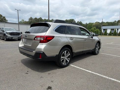 Used 2018 Subaru Outback 2.5i Limited AWD/4WD image 5