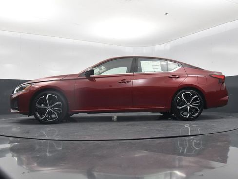 Certified 2025 Nissan Altima 2.5 SR image 25