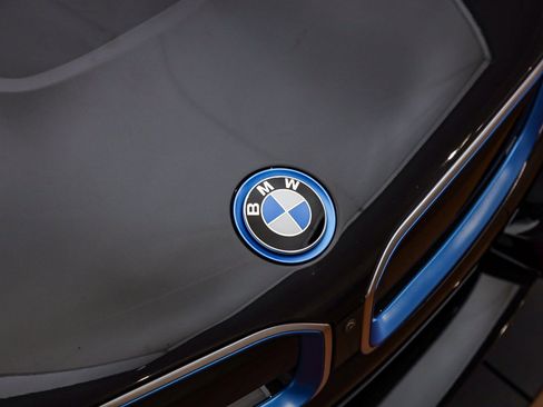 Used 2017 BMW i8 image 9