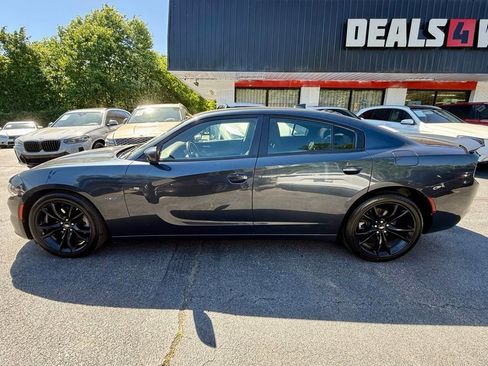 Used 2017 Dodge Charger R/T w/ Blacktop Package RWD image 11