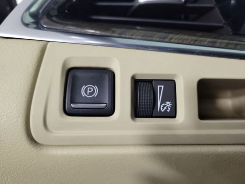 Used 2018 Cadillac XT5 FWD image 28