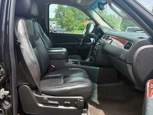Used 2010 Chevrolet Suburban LT AWD/4WD image 11