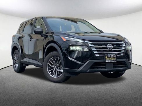 Used 2024 Nissan Rogue S image 2