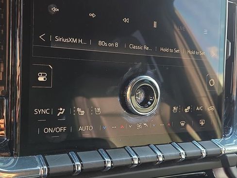 Used 2025 GMC Yukon Denali AWD/4WD image 25