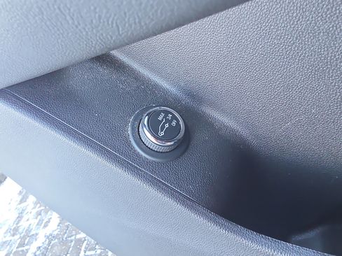 Used 2018 Cadillac XT5 Luxury w/ Driver Awareness Package image 16