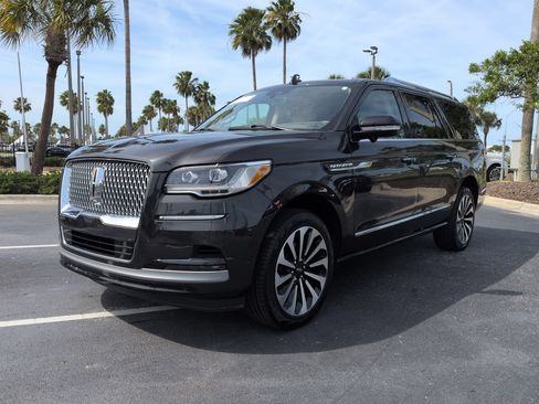Certified 2024 Lincoln Navigator L Reserve AWD/4WD image 8