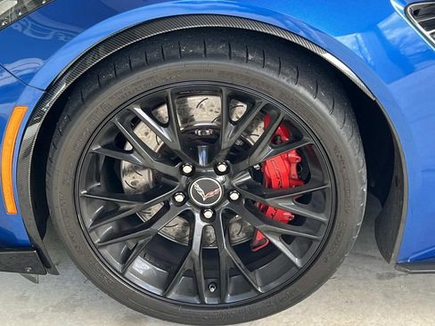 Used 2015 Chevrolet Corvette Z06 w/ 2LZ Preferred Equipment Group image 8