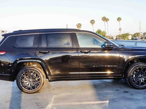 New 2026 Jeep Grand Cherokee L Summit w/ Obsidian Package AWD/4WD image 13
