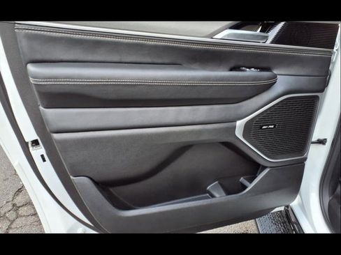 New 2025 Jeep Wagoneer L Series II w/ Convenience Group I image 9