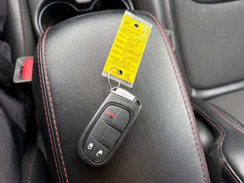 Used 2018 Jeep Cherokee Trailhawk image 36