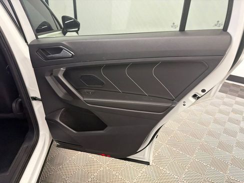 Used 2023 Volkswagen Tiguan SE R-Line image 17