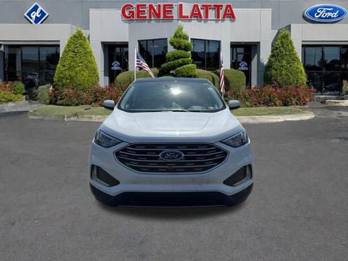 Used 2024 Ford Edge Titanium image 2