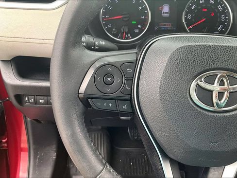 Used 2020 Toyota RAV4 XLE Premium FWD image 11