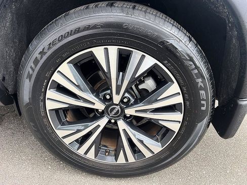 Certified 2023 Nissan Rogue SV w/ SV Premium B Package FWD image 10