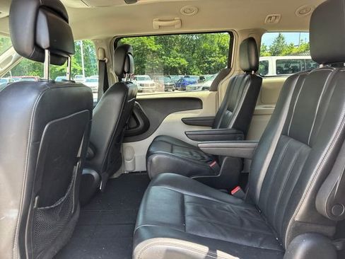 Used 2013 Chrysler Town & Country Touring FWD image 11
