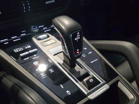 Used 2022 Porsche Cayenne Platinum Edition AWD/4WD image 28
