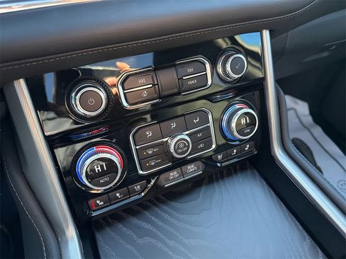 Used 2024 GMC Yukon XL Denali image 28