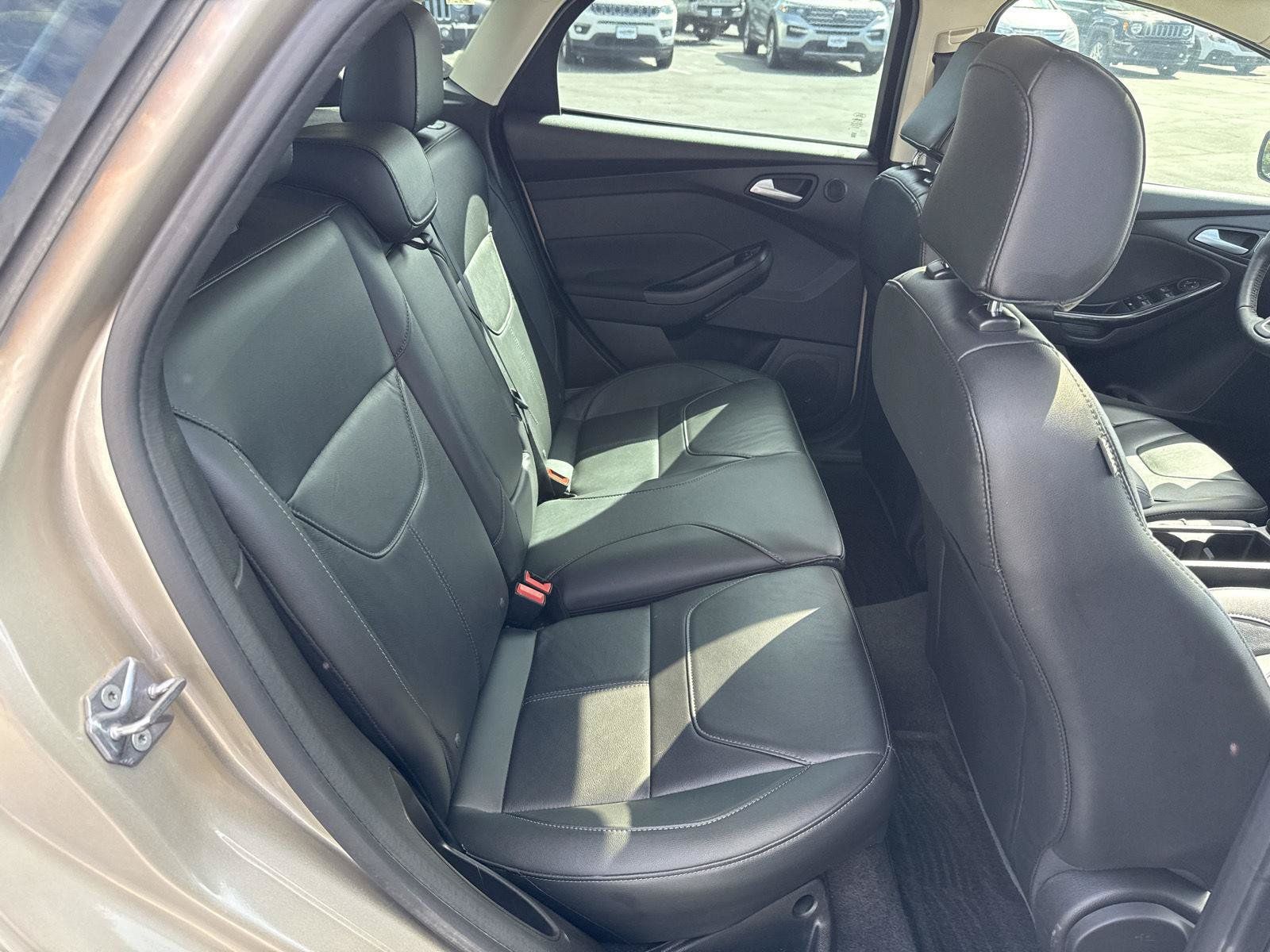 Used 2018 Ford Focus Titanium w/ Titanium Technology Package FWD image 18