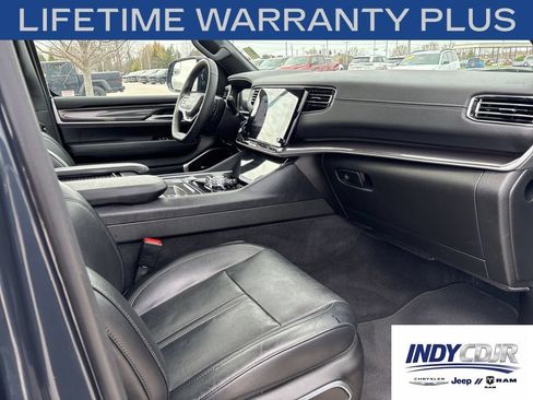 Used 2024 Jeep Wagoneer 4WD w/ Premium Group I image 13