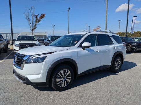 New 2025 Nissan Pathfinder SL image 8