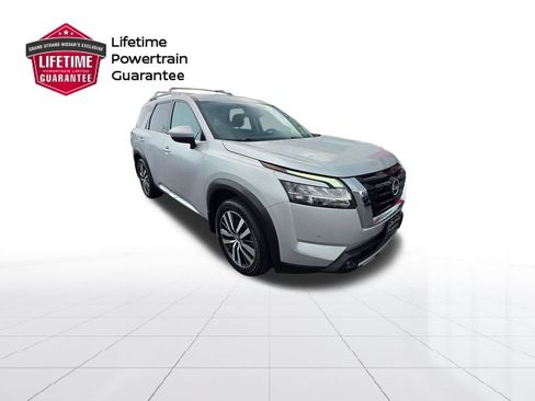 Certified 2022 Nissan Pathfinder Platinum w/ Cargo Package AWD/4WD image 5