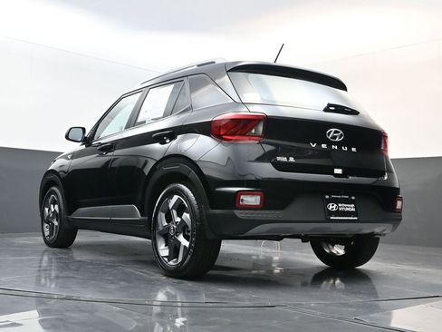 Certified 2025 Hyundai Venue SEL image 27