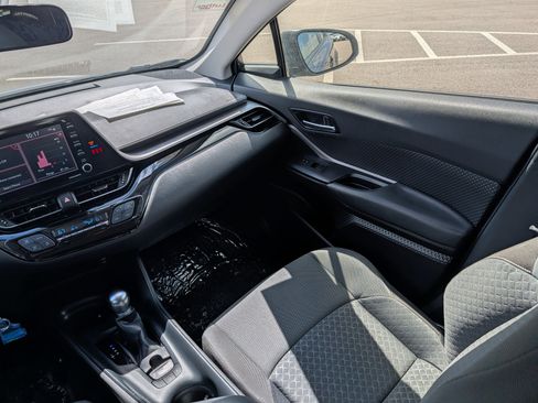 Used 2021 Toyota C-HR LE FWD image 11