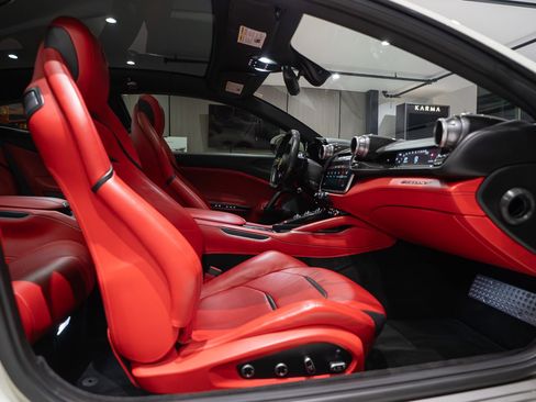 Used 2018 Ferrari GTC4Lusso T image 35