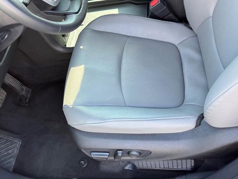 Certified 2025 Toyota Sienna XLE image 17