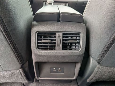 Used 2023 Nissan Rogue SV FWD image 33