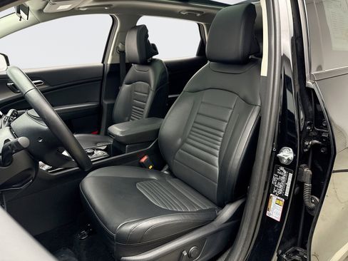 Used 2025 Kia Sportage SX image 11