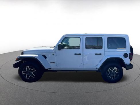 Used 2025 Jeep Wrangler Sahara image 9