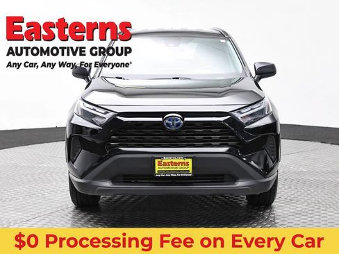 Used 2023 Toyota RAV4 LE AWD/4WD image 2