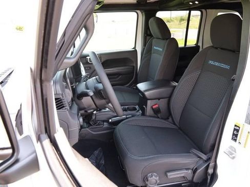 Used 2024 Jeep Wrangler Unlimited Rubicon 4xe AWD/4WD image 8